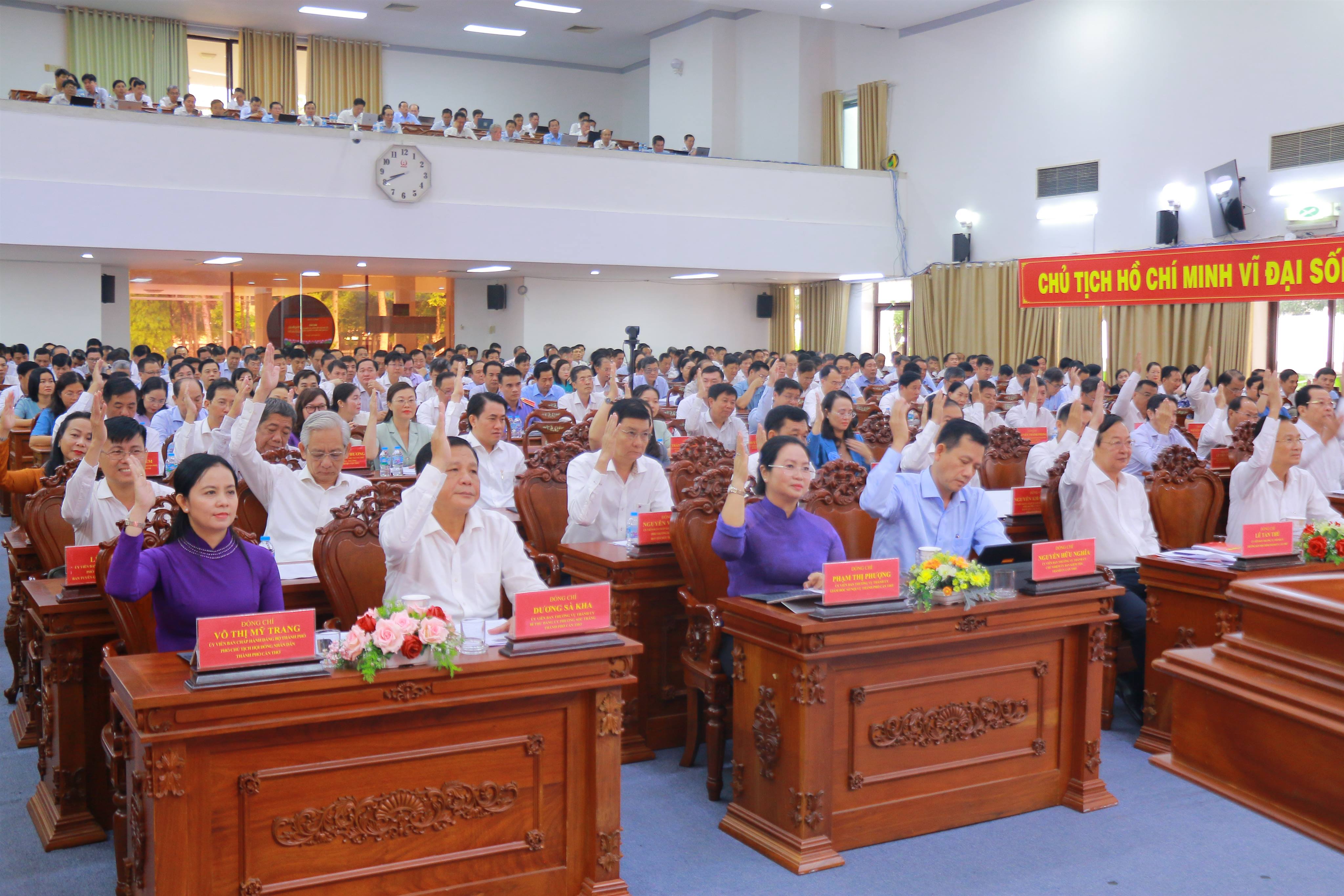 Ban Chấp hành Đảng bộ thành phố sơ kết thực hiện nhiệm vụ 6 tháng đầu năm 2026